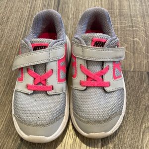 Used toddler Nike sneaker size 10